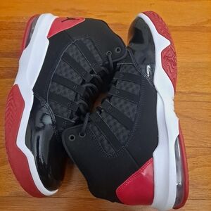 Nike Air Jordan Max Aura Black and Red 6.5Y Athletic Shoes